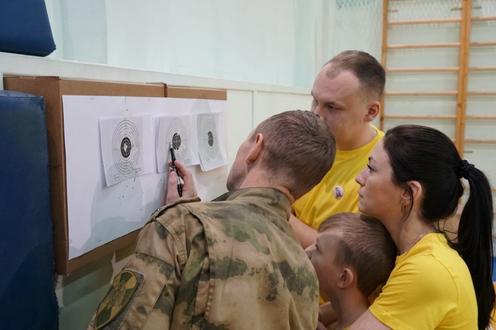 В Архангельске прошла спортивная игра «Мама, папа, я – гвардейская семья»